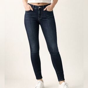 ✨ American Eagle Dark Wash Skinny Jeans – Women’s Size 6 ✨